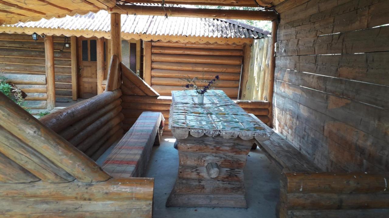 "Бджілка" І " Садиба Для Відпочинку" Lyuta Bagian luar foto