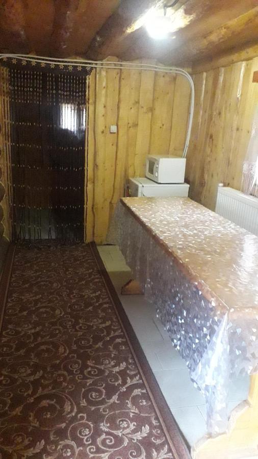 "Бджілка" І " Садиба Для Відпочинку" Lyuta Bagian luar foto