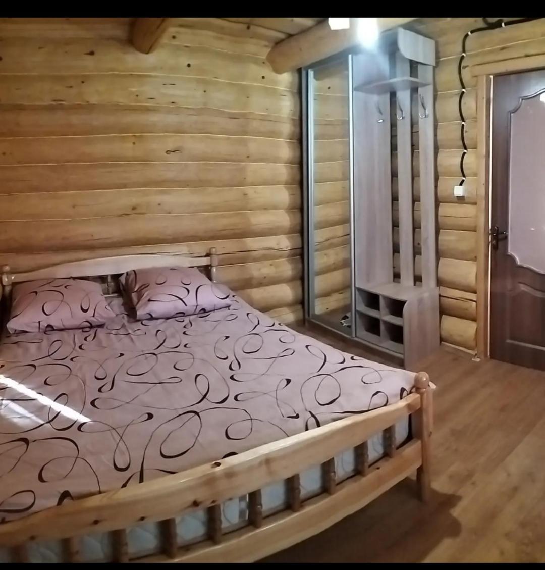 "Бджілка" І " Садиба Для Відпочинку" Lyuta Bagian luar foto